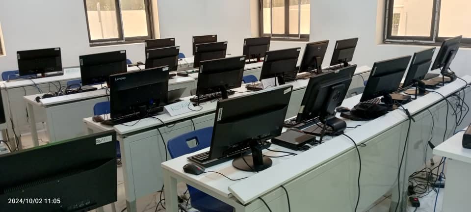 Salle informatique multiposte – Écoles Internationales Maarif